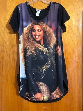 King Beyonce T-Shirt Boat Neck Multicolor size XL